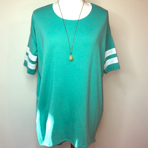 LuLaRoe Tops - LuLa Roe Green Irma:XS